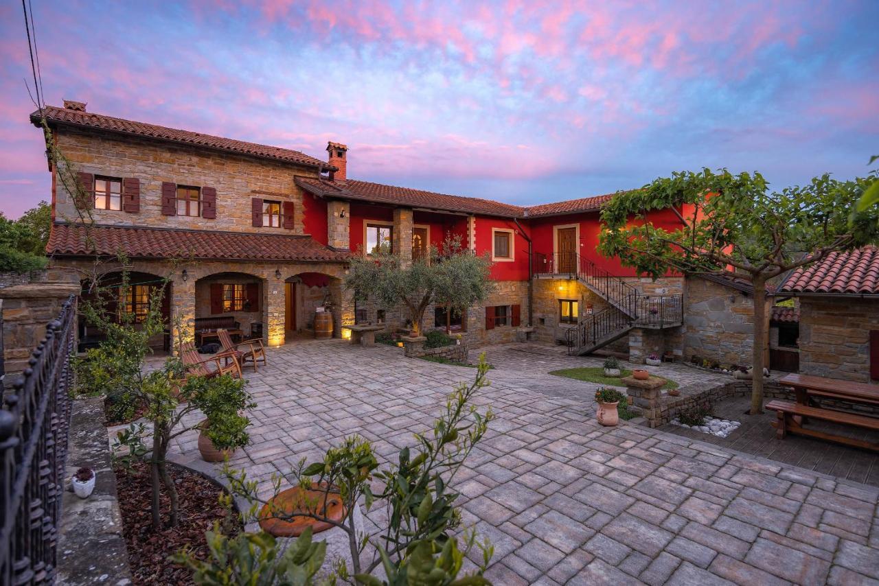 Touristfarm - Apartments "Red Fairytale" Marezige Exterior foto