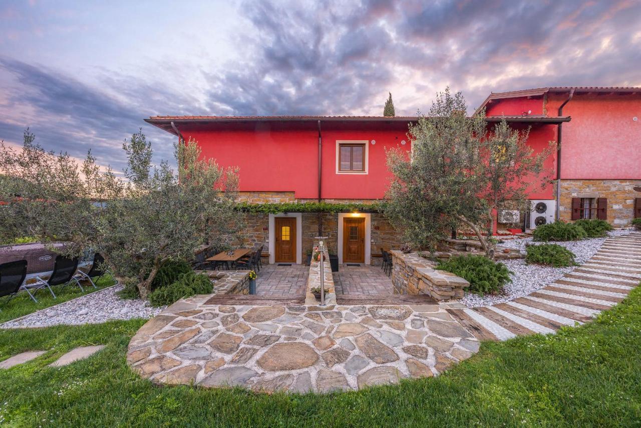 Touristfarm - Apartments "Red Fairytale" Marezige Exterior foto