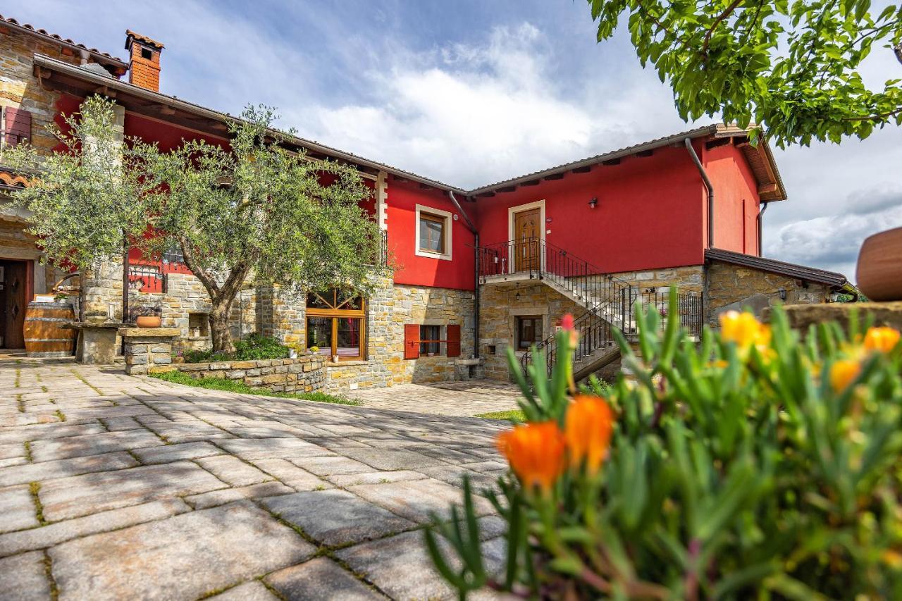 Touristfarm - Apartments "Red Fairytale" Marezige Exterior foto