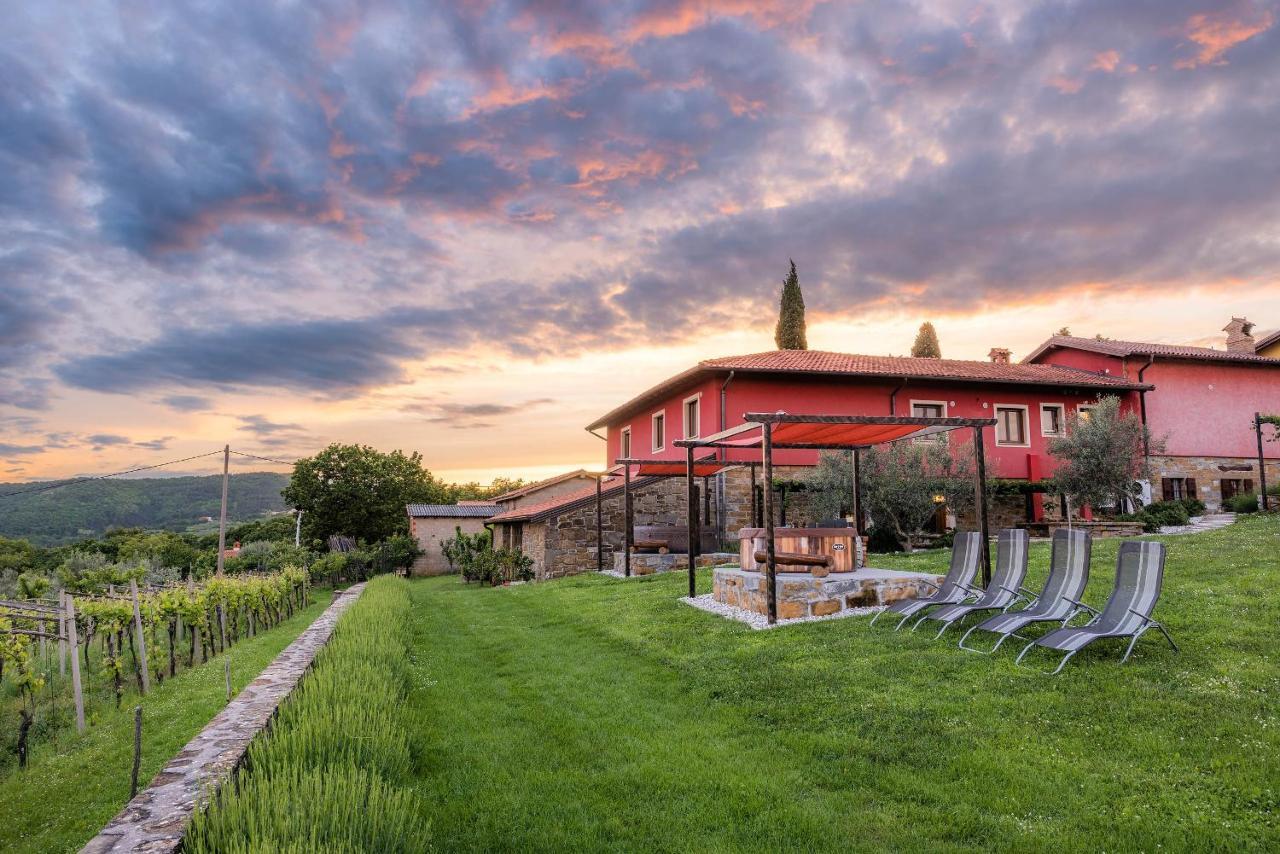 Touristfarm - Apartments "Red Fairytale" Marezige Exterior foto