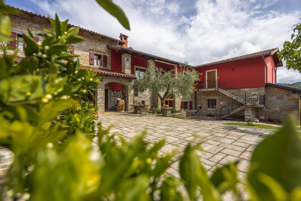 Touristfarm - Apartments "Red Fairytale" Marezige Exterior foto