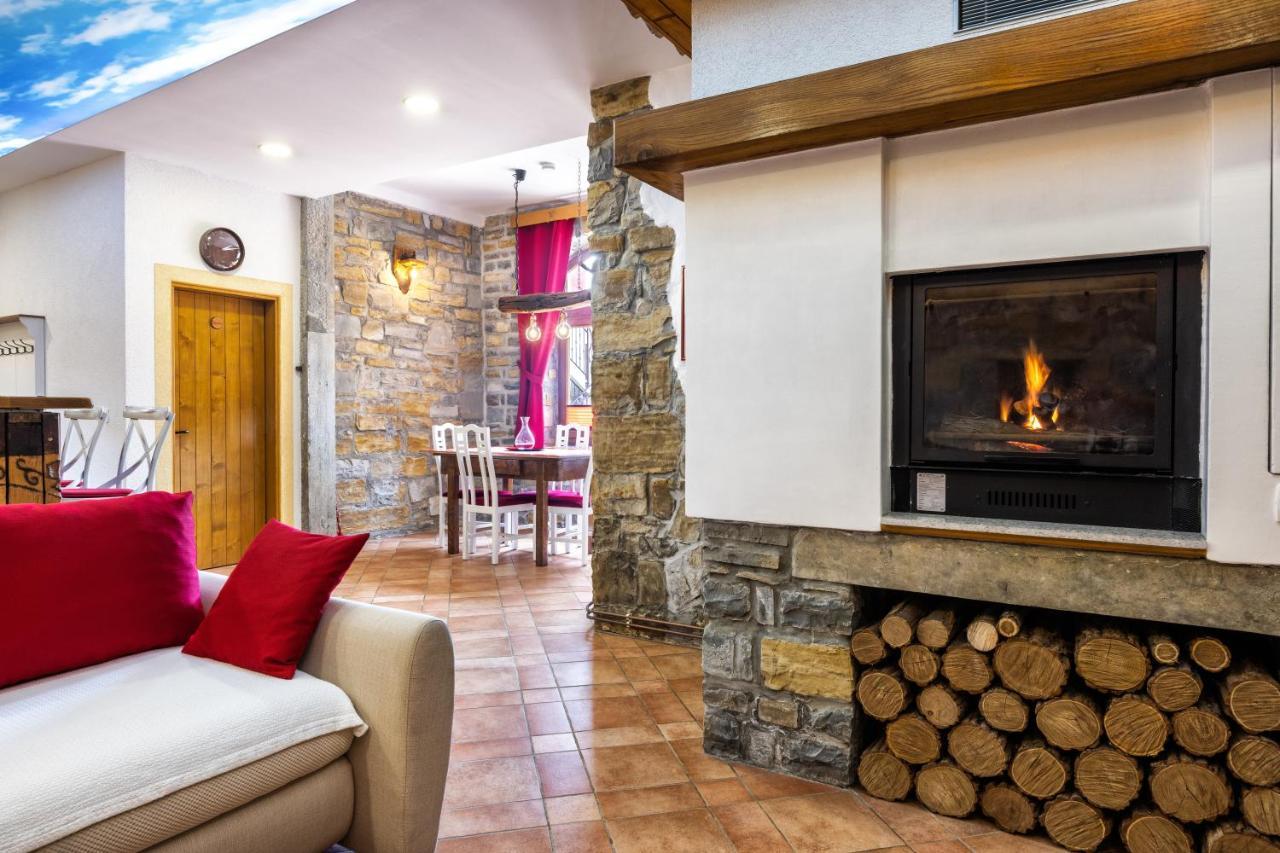 Touristfarm - Apartments "Red Fairytale" Marezige Exterior foto