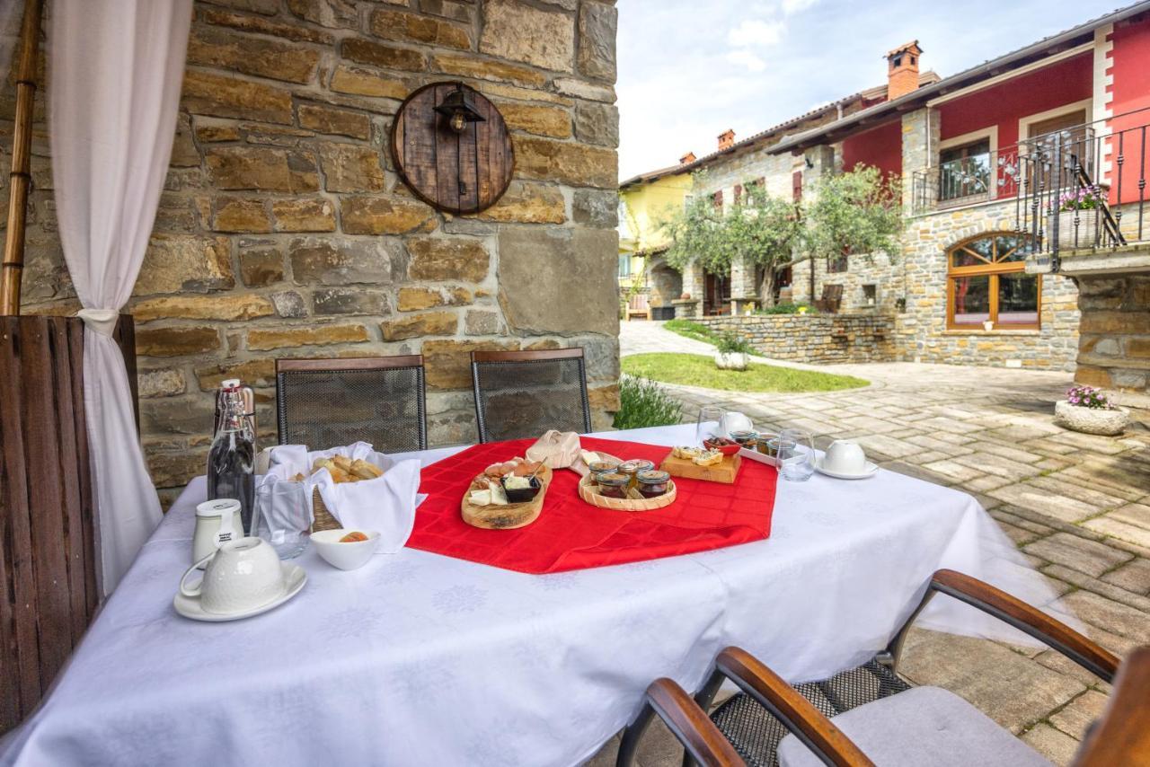 Touristfarm - Apartments "Red Fairytale" Marezige Exterior foto