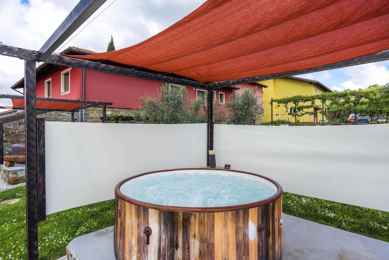 Touristfarm - Apartments "Red Fairytale" Marezige Exterior foto