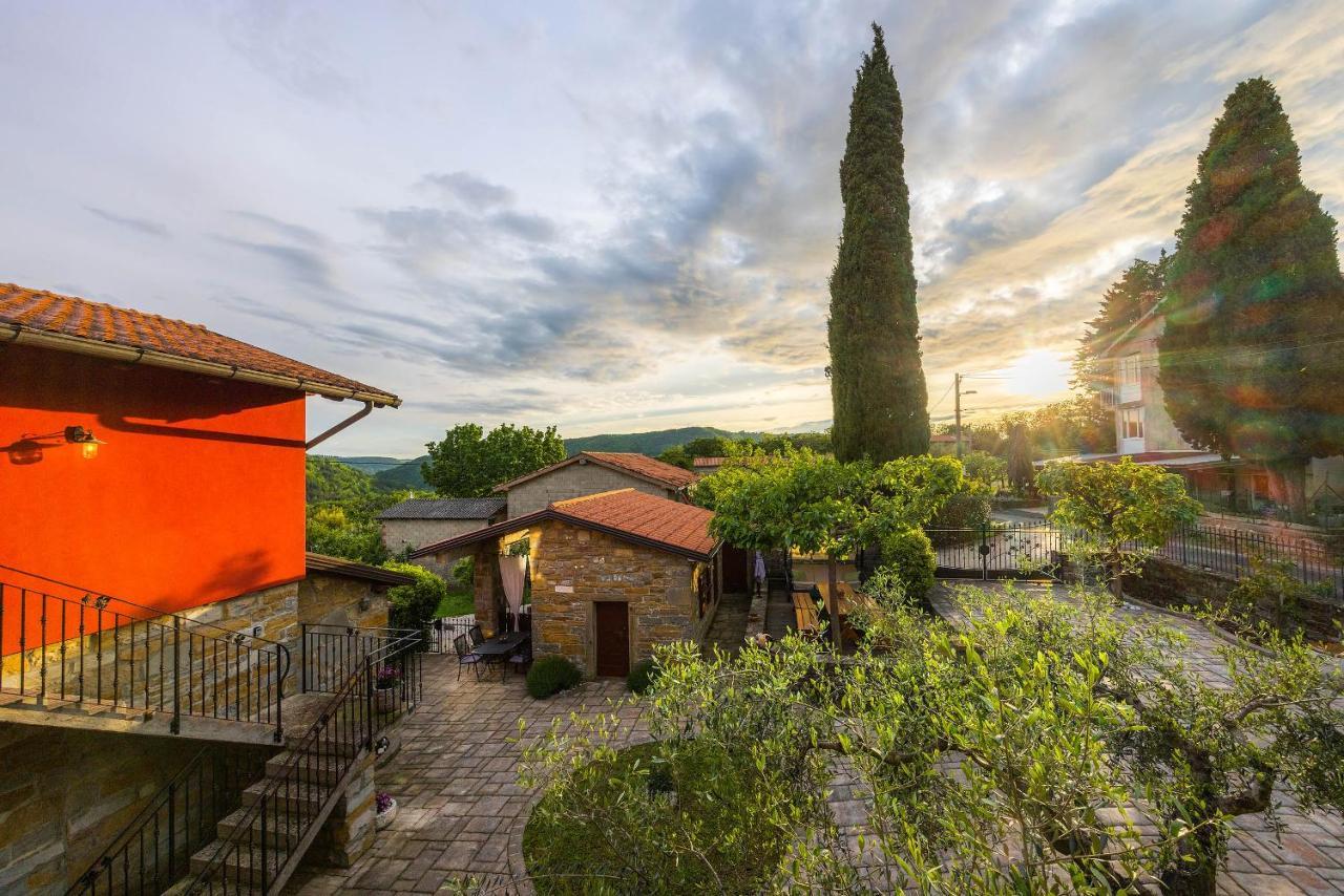 Touristfarm - Apartments "Red Fairytale" Marezige Exterior foto