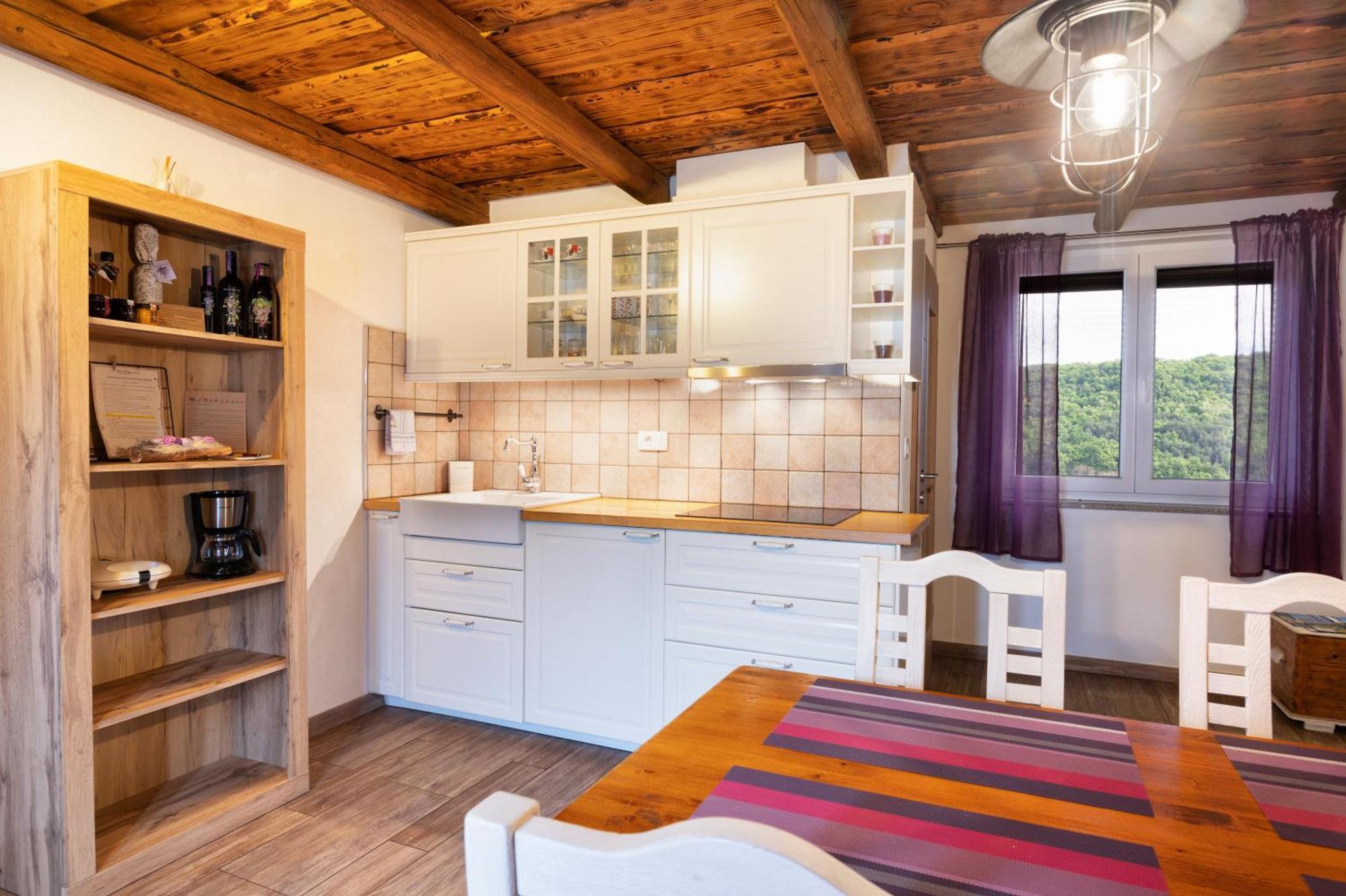 Touristfarm - Apartments "Red Fairytale" Marezige Exterior foto