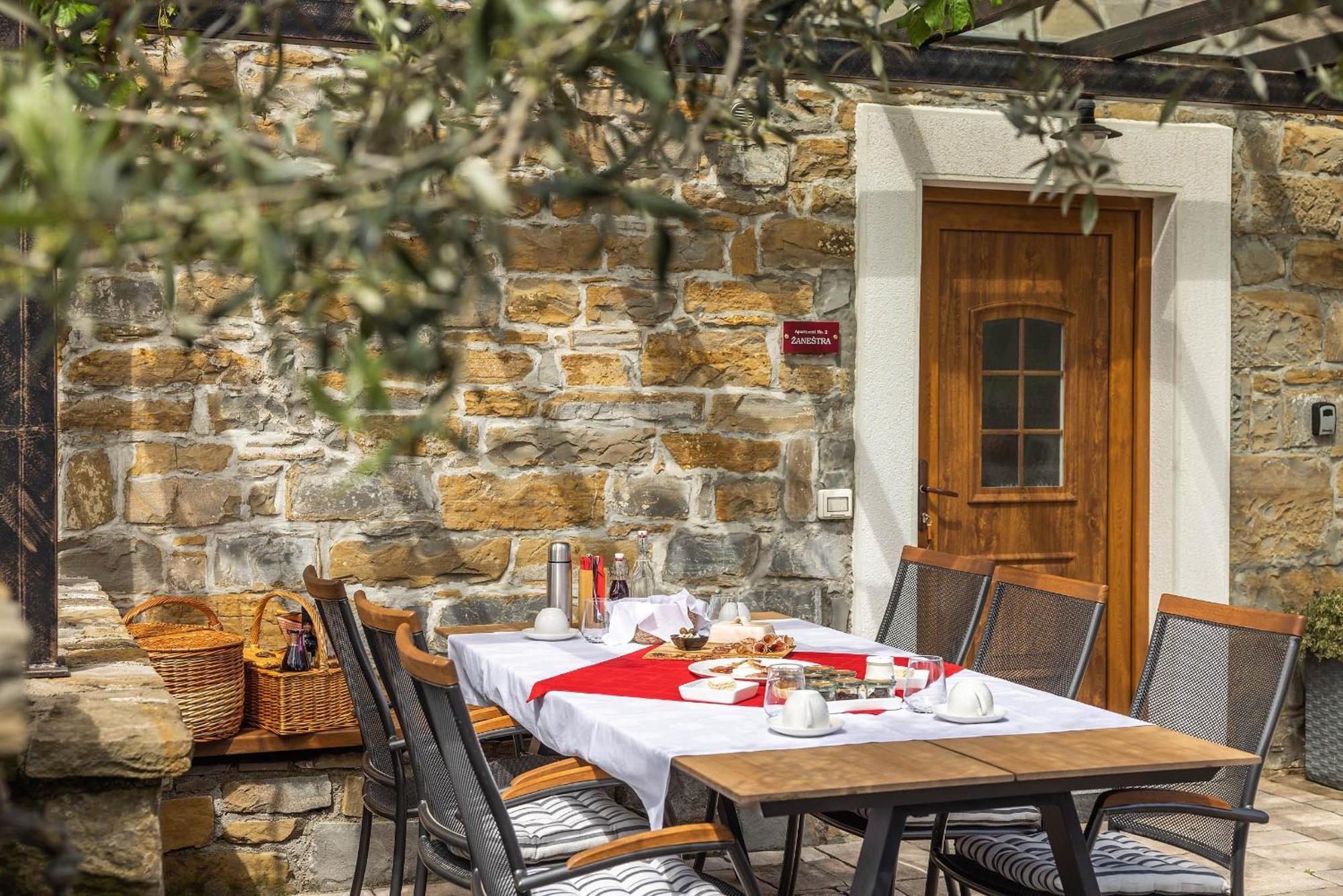 Touristfarm - Apartments "Red Fairytale" Marezige Quarto foto